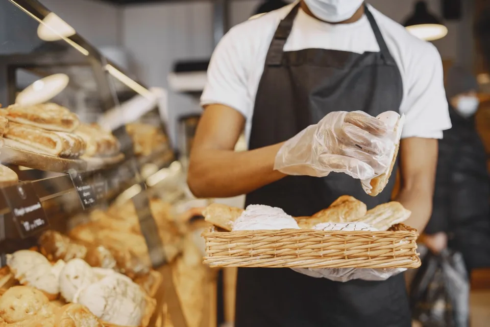 Xếp bánh lên xe giao